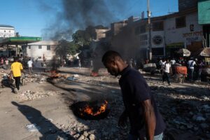 Miles-de-manifestantes-exigen-en-Haiti-la-salida-del-primer-ministro-Henry