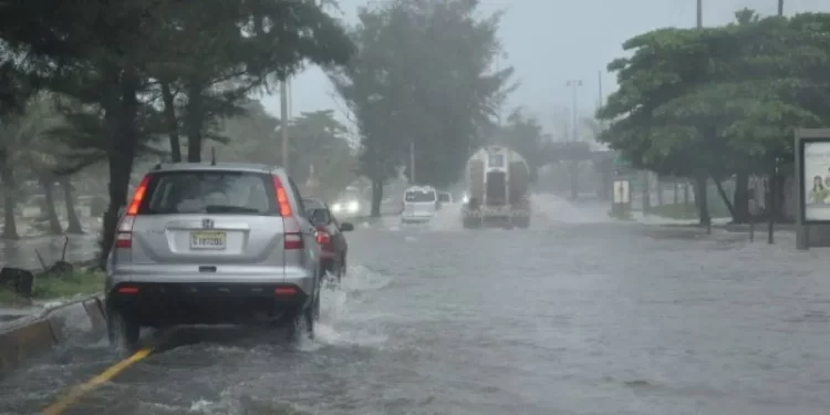 Onda-tropical-traera-lluvias-sobre-RD-750x375