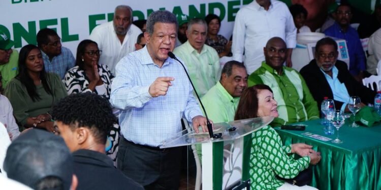 Lenel-Fernandez-en-acto-750x375