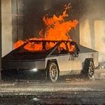 Incendian Tesla Cybertruck en Manhattan al lanzarle molotov