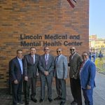 Asjana David visita el Hospital Lincoln Health, Nueva York.